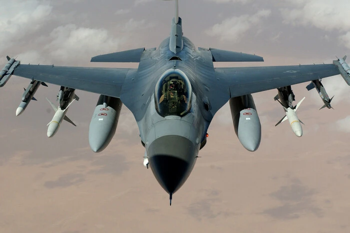 Ukraina straciła F-16 podczas nocnego ataku: Siły Powietrzne poinformowały o losie pilota