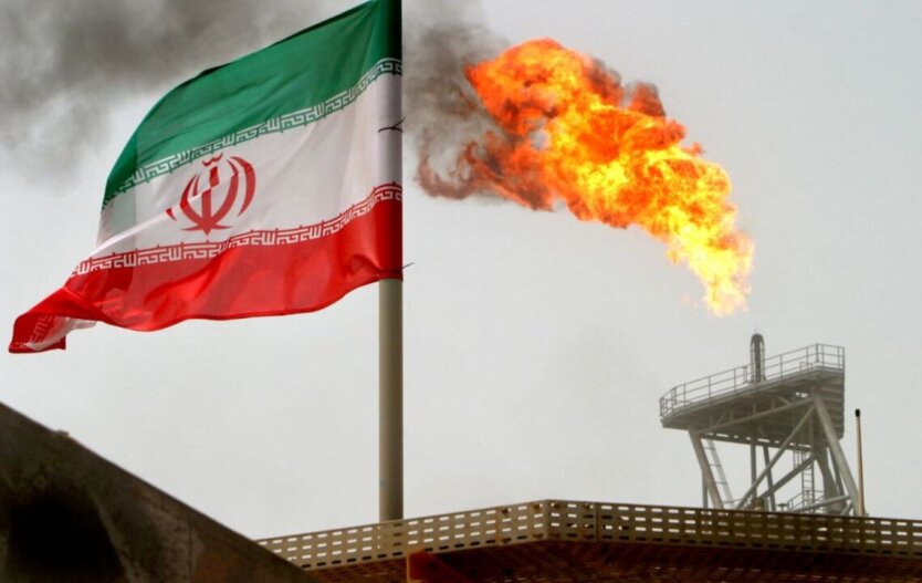 Iran pilnie wywozi ropę: Bloomberg dowiedział się, co się dzieje