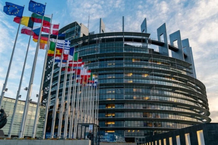 Адская жара в ЕС. В Европейском парламенте сломалась система охлаждения