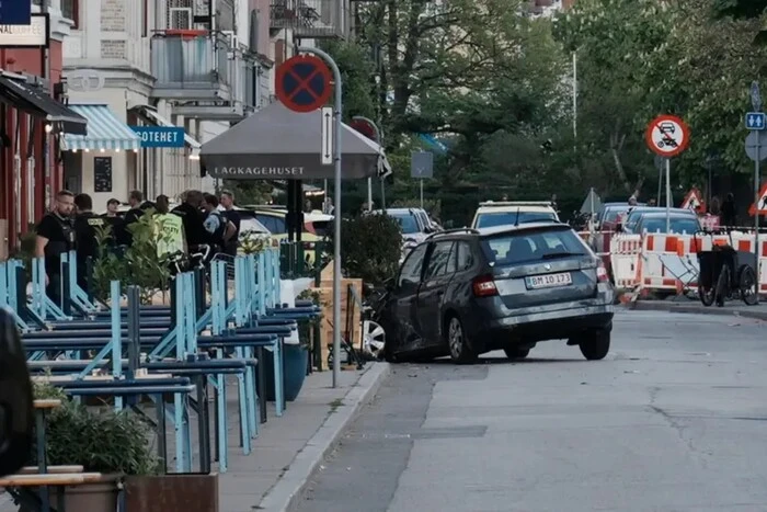 Автомобіль в'їхав у натовп