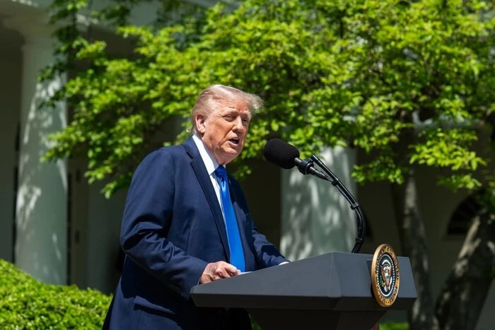 Трамп прокоментував своє фото в образі Папи Римського