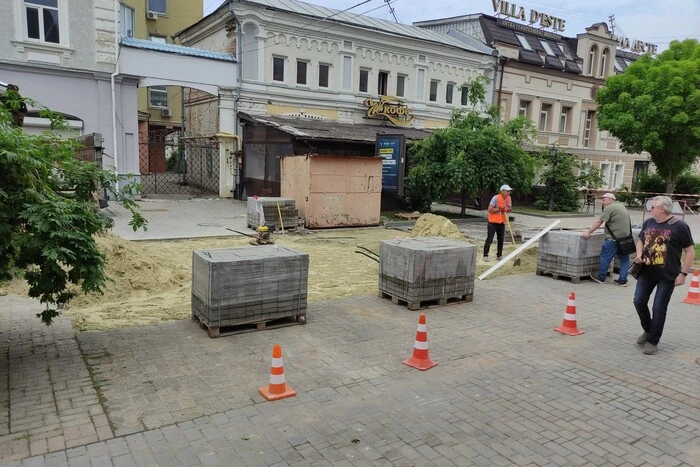 Sumy wydaje 200 tys. na chodnik, podczas gdy miasto jest ostrzeliwane