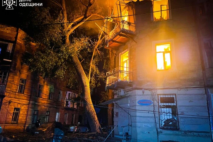 Поліція показала перші хвилини після атаки дронів на Одесу