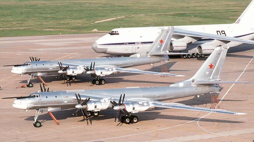 Drohnen griffen den Flughafen Olenja in Russland an: Strategische Flugzeuge beschädigt, die die Ukraine bombardierten