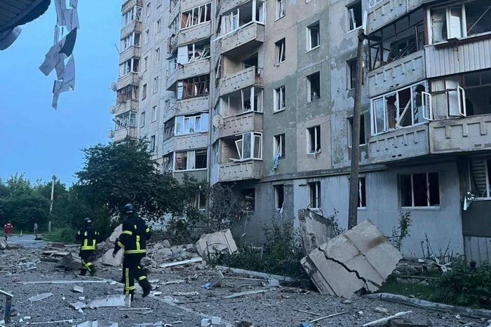 In Luts'k gab es einen Treffer in ein Mehrfamilienhaus (Foto)