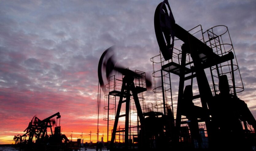 Доходы бюджета РФ от нефти и газа упали до минимума за 2,5 года