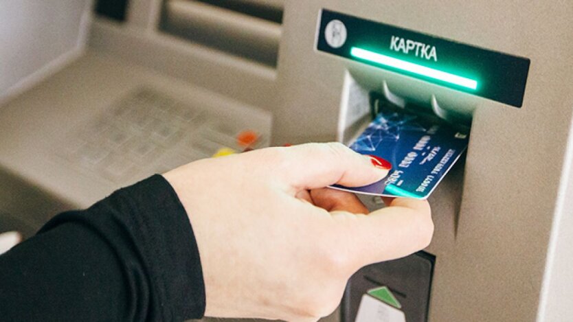 Fraudsters stole an astonishing amount from Ukrainians' cards: what schemes they used