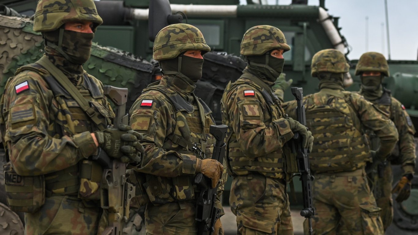 Польща викликає сотні тисяч людей на ВЛК — у ЗМІ пояснили мету