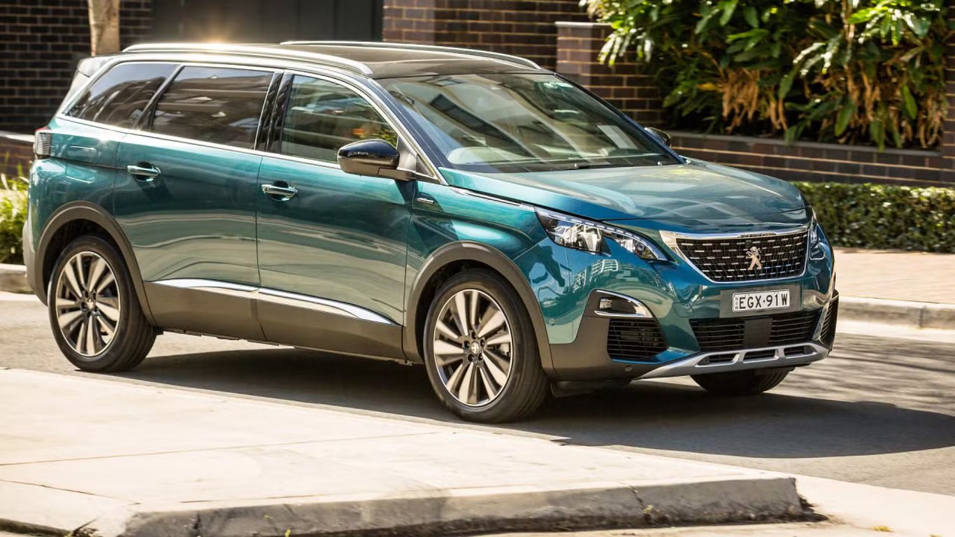 Стоит ли купить подержанный кроссовер Peugeot 5008 второго поколения